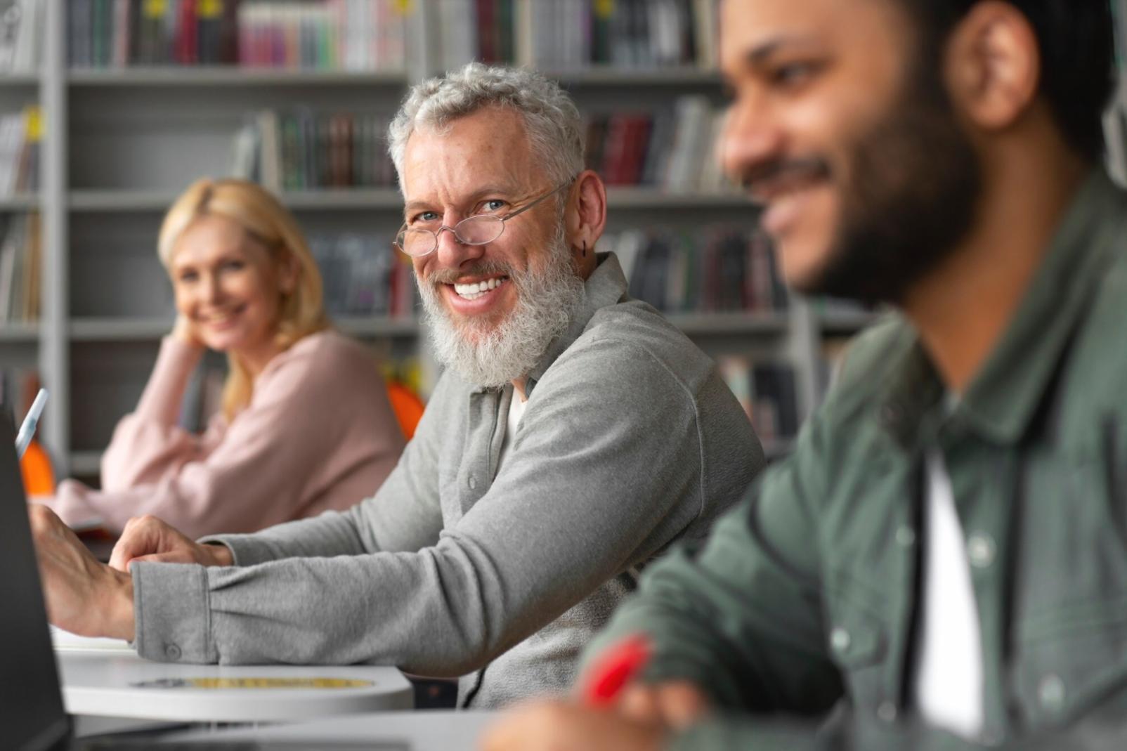 Detaillierte Finanzanalyse mit Grafiken und Berechnungen