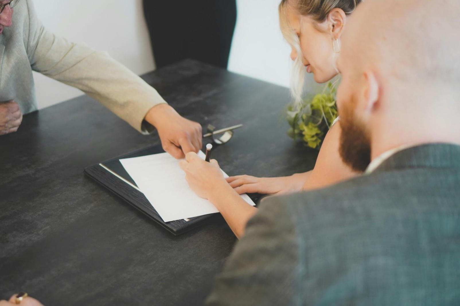 Finanzanalyse Arbeitsplatz mit Dokumenten und Berichten